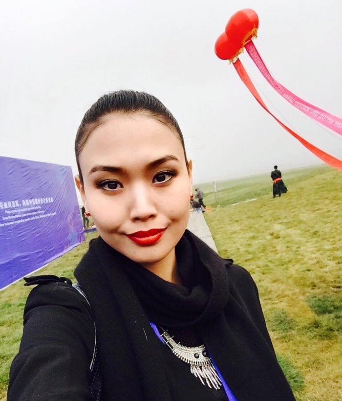 Жүжигчин Б.Тамирын ээлжит амрагтай танилц